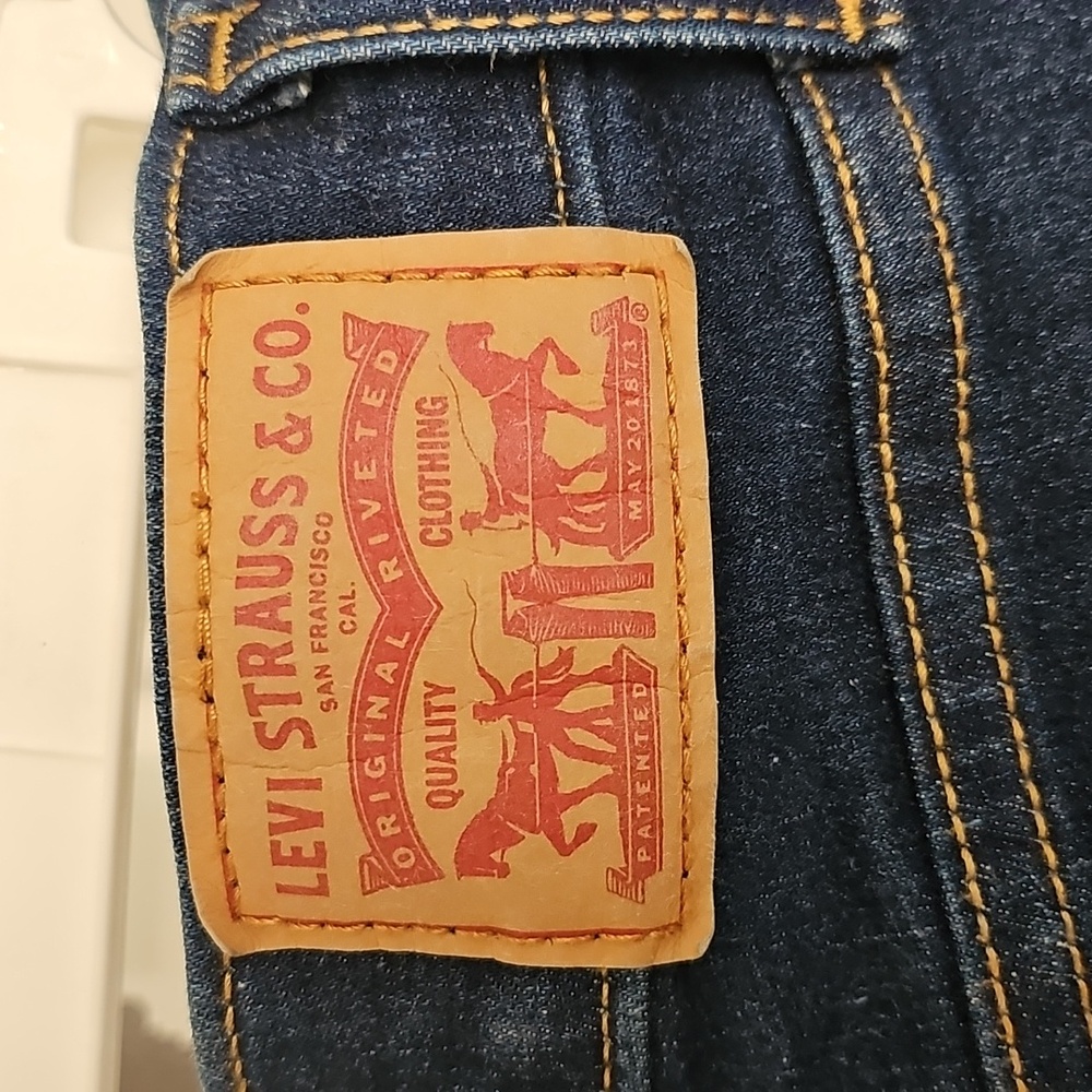 Levis 720 High Rise Jeans - Picture 6 of 11